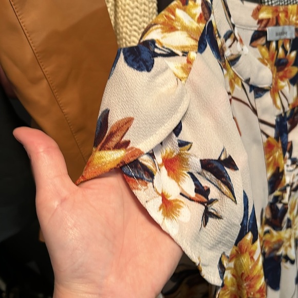 Ladies blouse - Picture 3 of 3